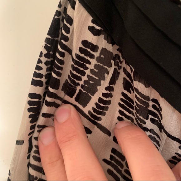 BCBG MAX AZRIA Silk Woven Gown in
Vapor Comb - Picture 9 of 10